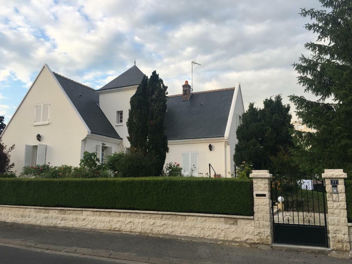 La Tour De Saint Cyr Bed and Breakfast Buitenkant foto